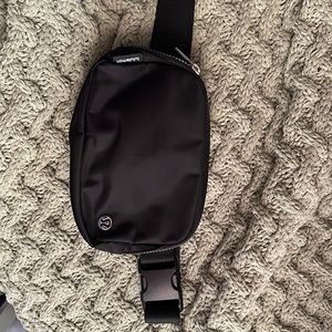 Everywhere belt bag 1L